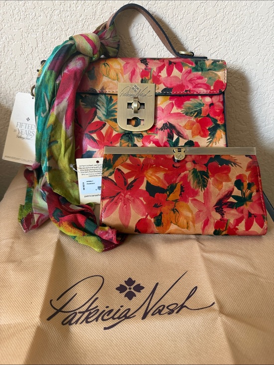Patricia Nash Handbags - Patricia Nash Multicolor Floral Leather Crossbody with Matching Clutch me